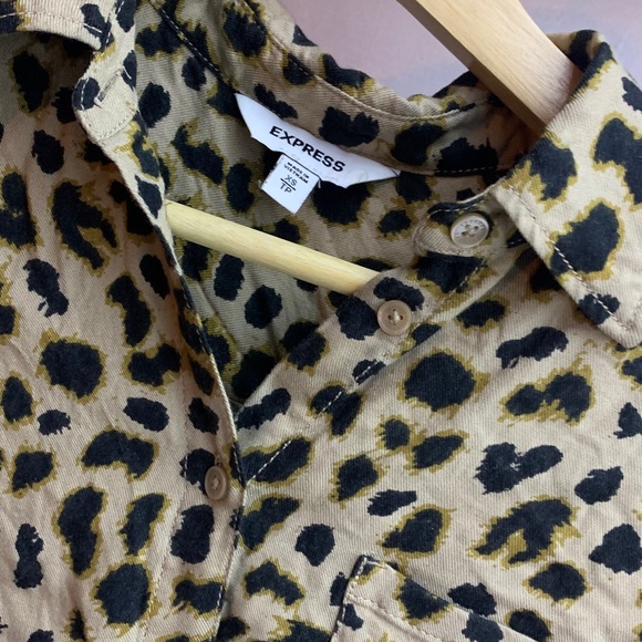 *EXPRESS* ~ BUTTON UP COLLARED CROP TOP - Picture 5 of 8